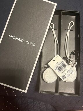 Michael Kors White Logo Hang Tag Set